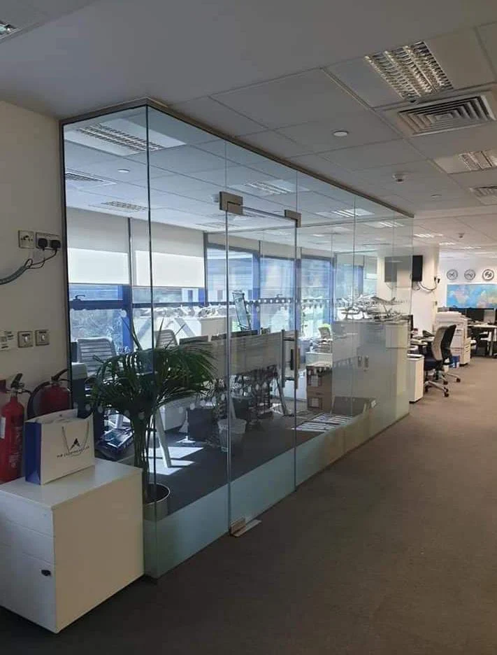 Minimal Frames, Maximum Glass